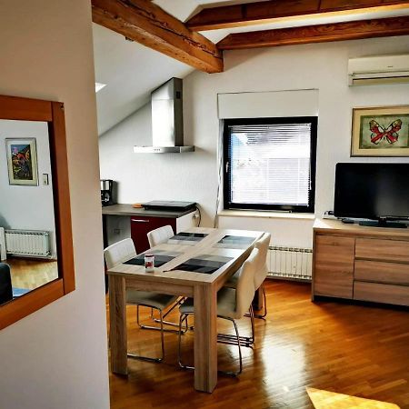 Ela'S Apartment Komenda Екстер'єр фото