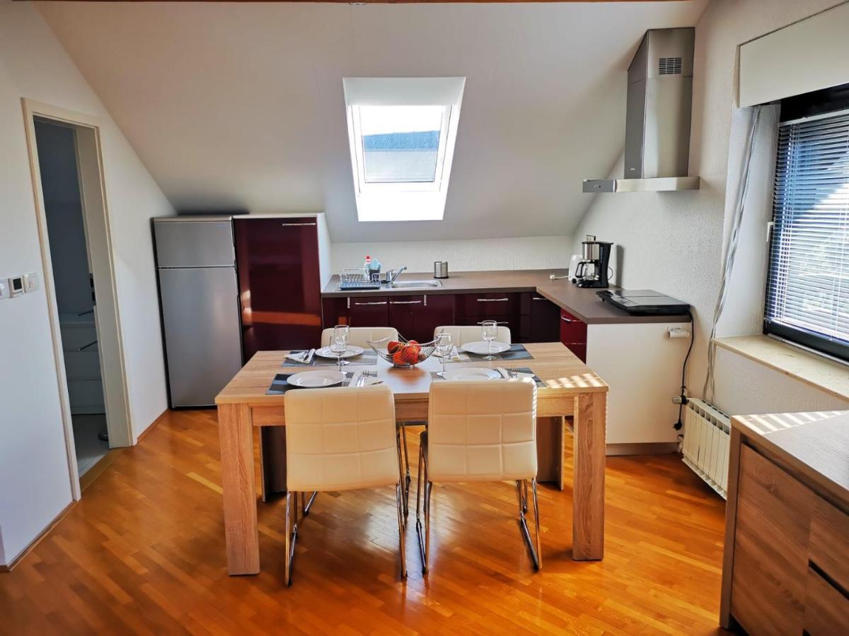 Ela'S Apartment Komenda Екстер'єр фото