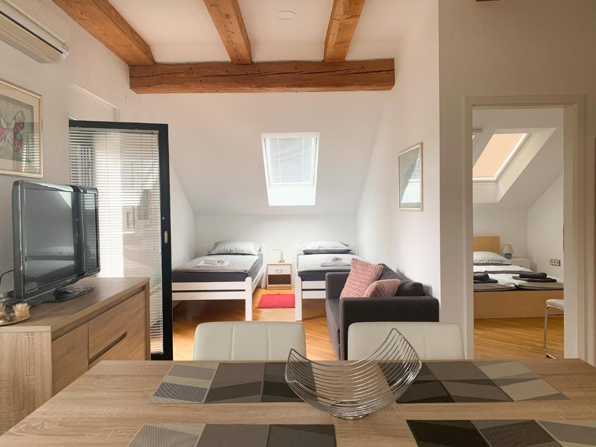 Ela'S Apartment Komenda Екстер'єр фото